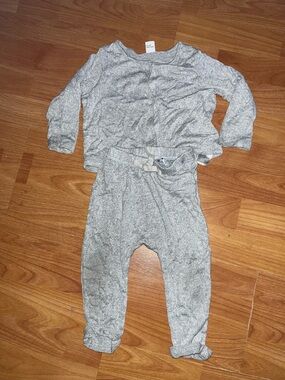 Old Navy Gray Matching Top and Bottom Set